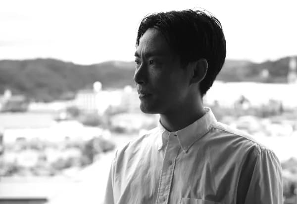 KAWAZU DESIGN STUDIO代表・グラフィックデザイナーの河津